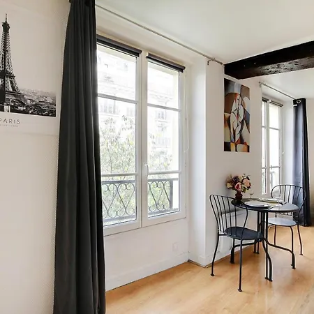 In The Heart Of The Marais ! *